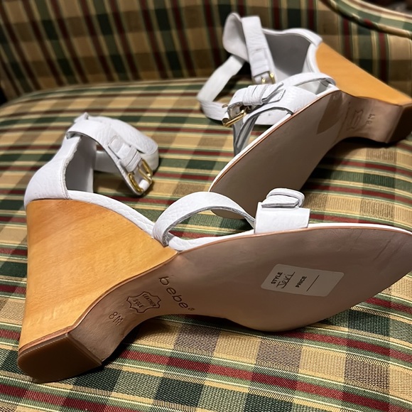 BEBE WHITE LEATHER WOOD WEDGE; 8 - Picture 4 of 7